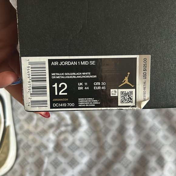 Jordan Mid SE in Metallic Gold and Black - 12 - Picture 5 of 6